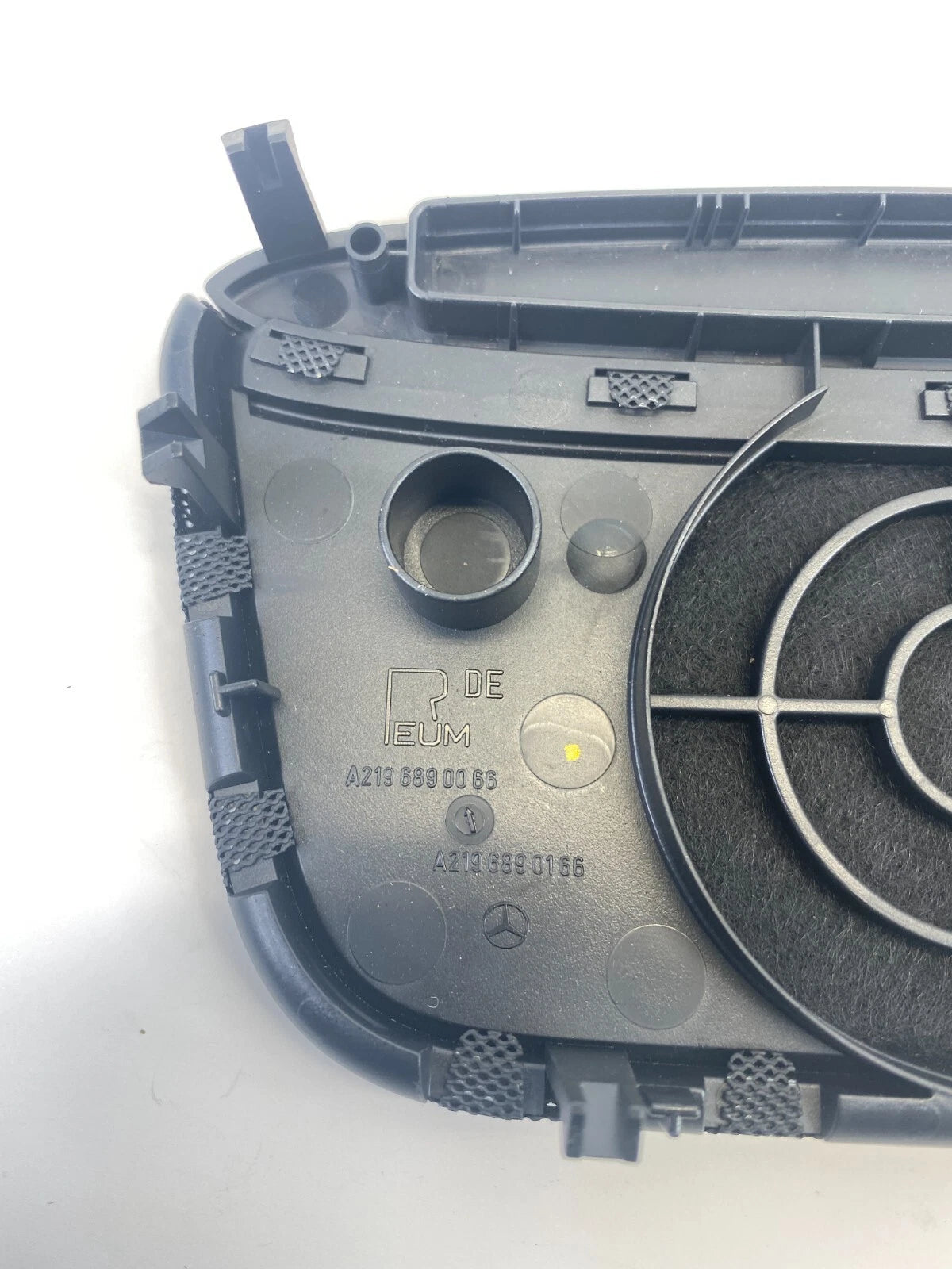 2006 MERCEDES-BENZ CLS500 FRONT DASH SPEAKER COVER GRILLE A219-689-00-66 OEM