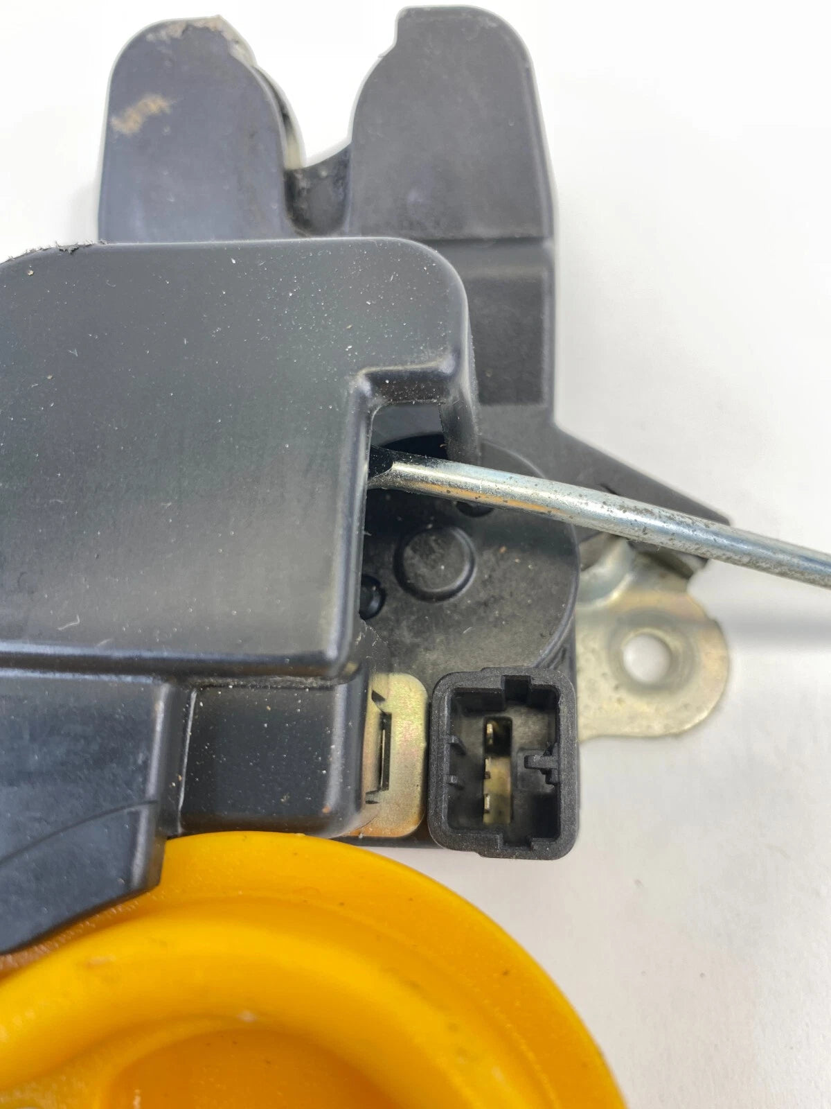 2006-2010 HYUNDAI ELANTRA SEDAN REAR TRUNK LID LOCK LATCH RELEASE ACTUATOR OEM