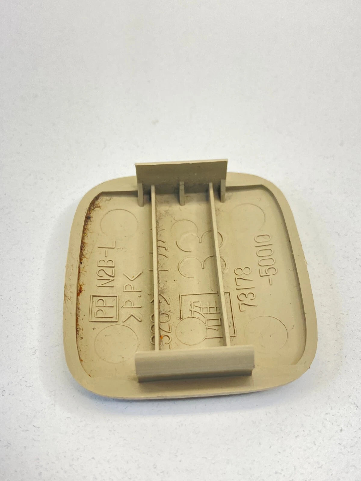 1998-2000 LEXUS LS400 FRONT LEFT RIGHT SEAT BELT RETRACTOR CAP COVER 73117850010