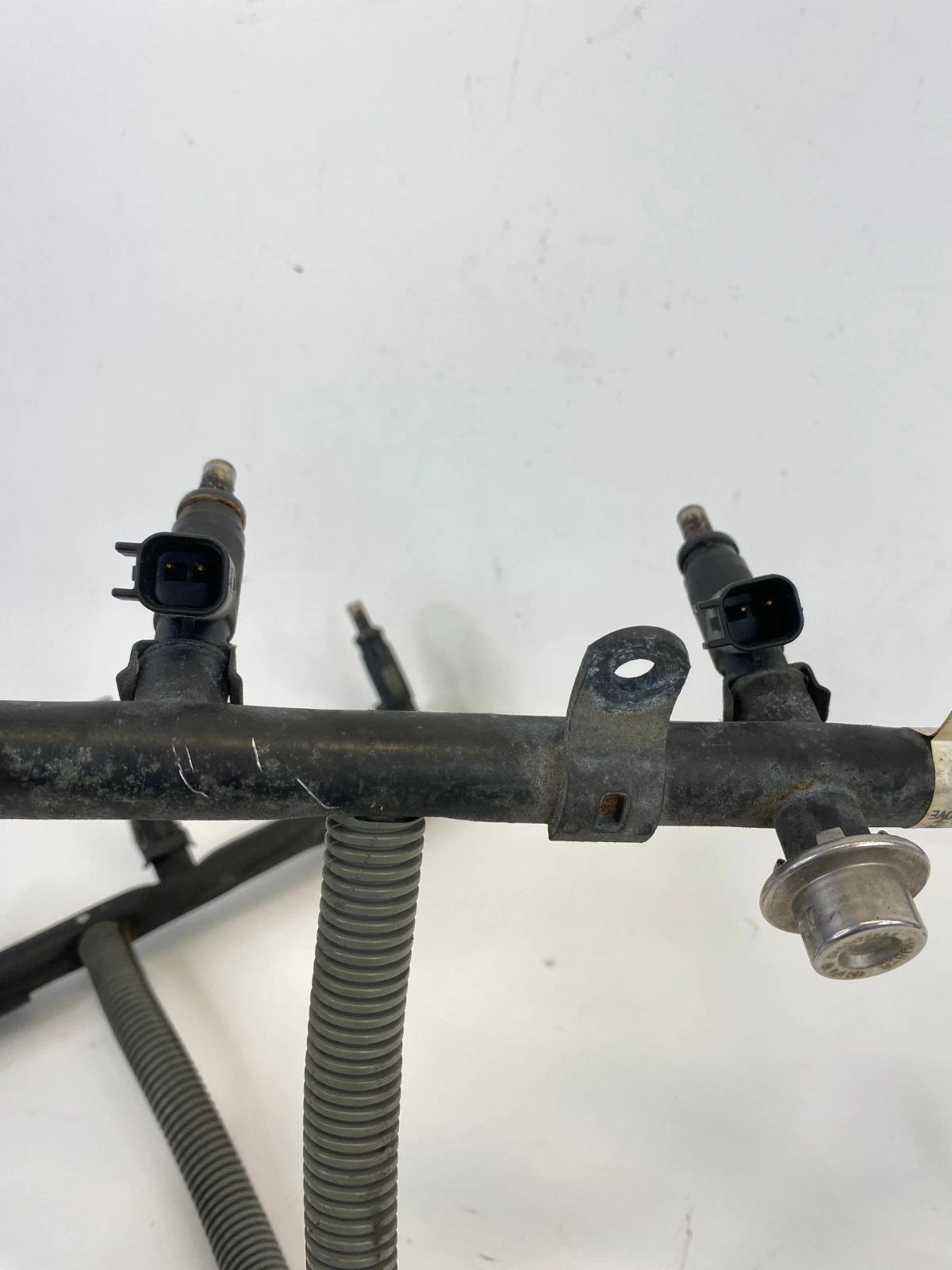 2005-08 GRAND CHEROKEE COMMANDER 5.7L FUEL INJECTION RAIL W/ COIL INJECTORS