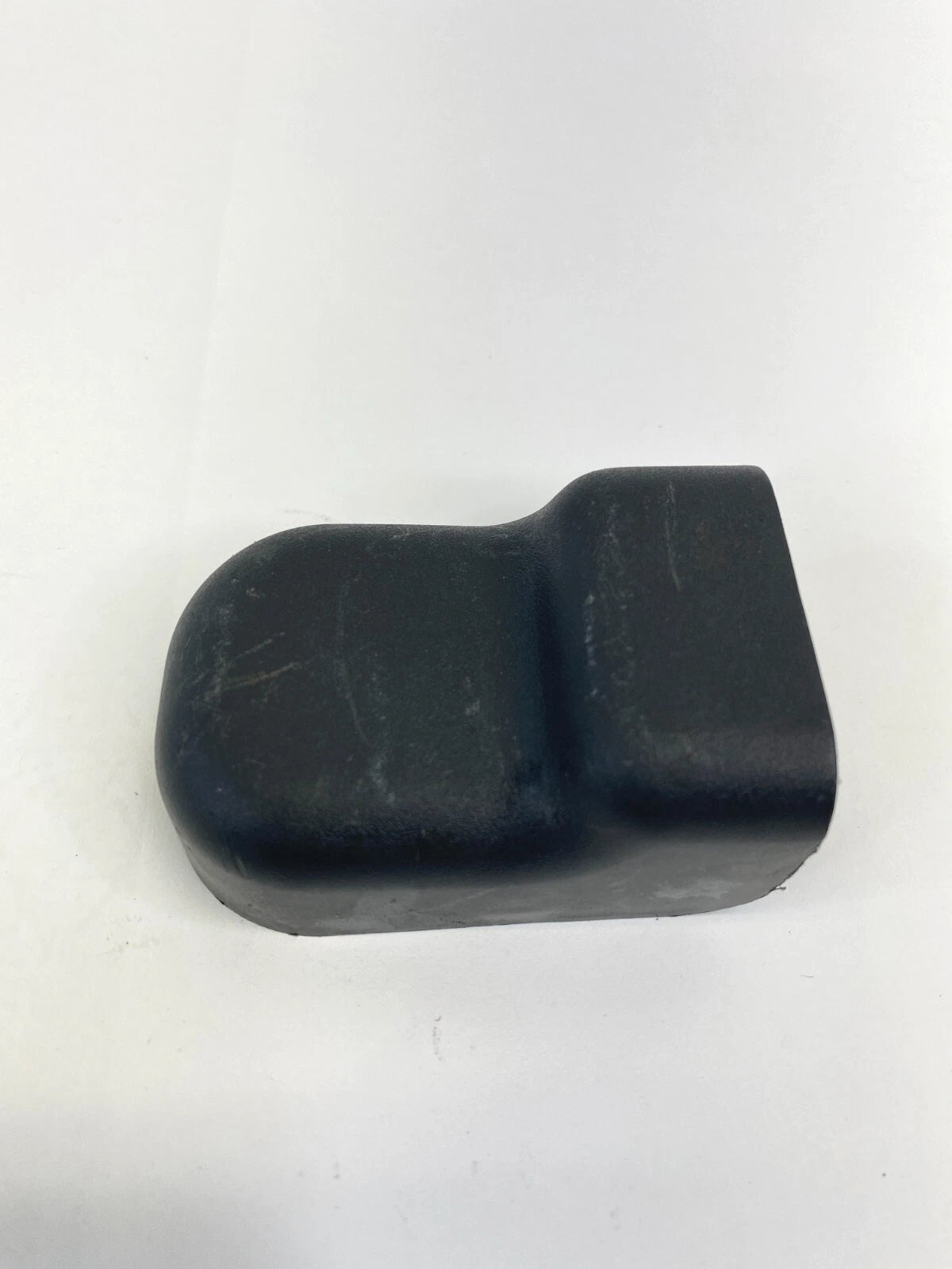 2007-2010 HYUNDAI ELANTRA SDN LEFT SEAT TRACK END CAP COVER TRIM 88567-3K000 OEM