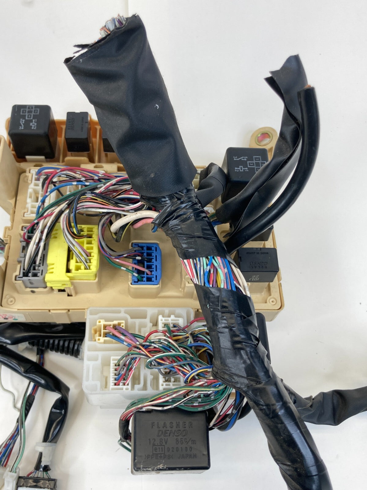 2001-2007 Toyota Highlander 3.0L V6 A/T Interior Cabin Dash Fuse Relay Box OEM