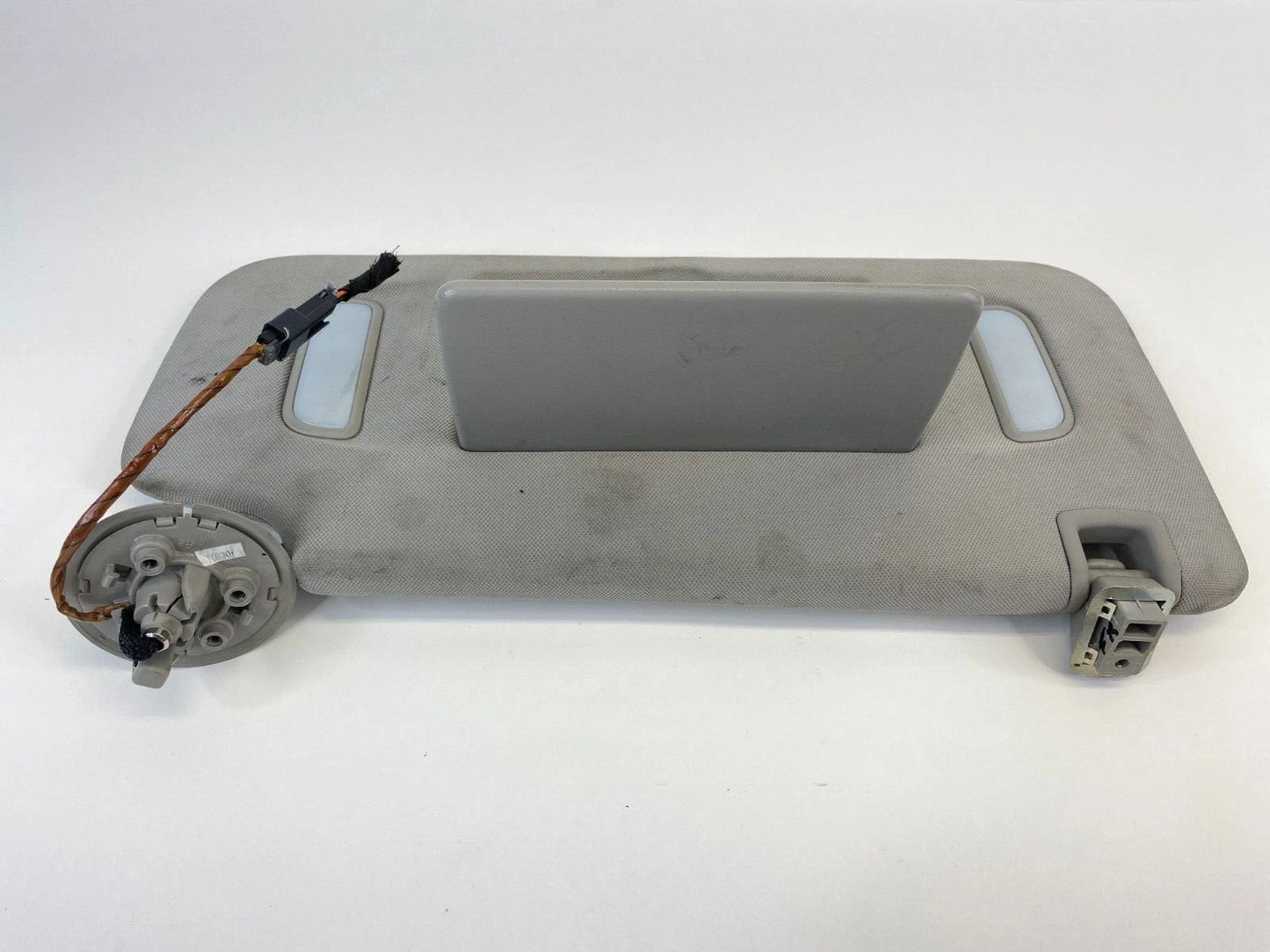 09-17 CHEVY TRAVERSE RH PASSENGER SUN VISOR W/ ILLUMINATED MIRROR GRAY CLOTH OEM