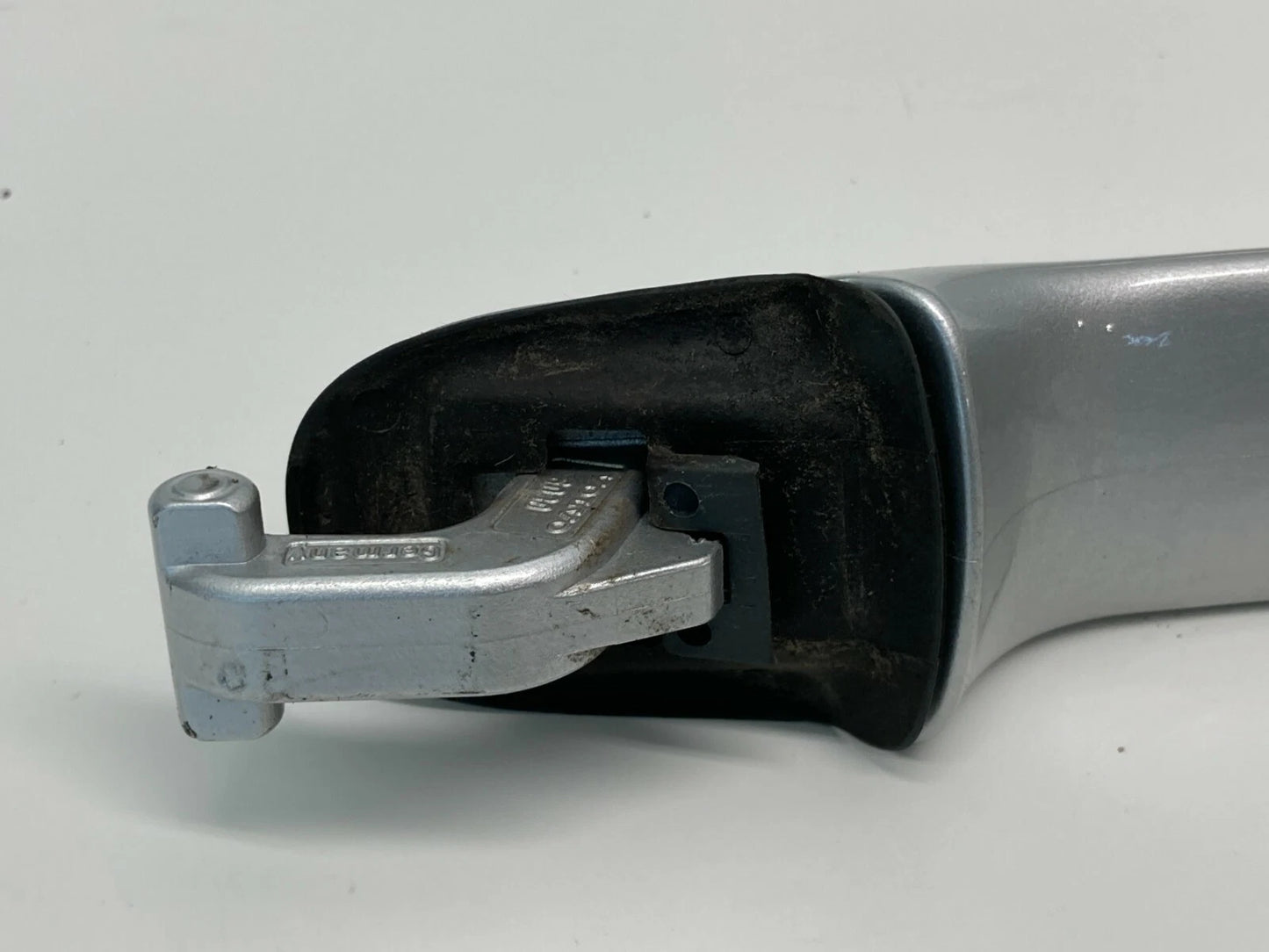 1998 1999 2000 VOLVO S70 REAR LEFT SIDE EXTERIOR OUTER DOOR HANDLE ASSEMBLY OEM