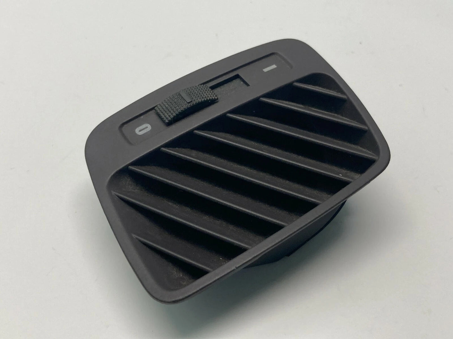 98-04 AUDI A6 QUATTO RIGHT PASSENGER SIDE DASH AC AIR VENT GRILLE DEFROST DUCT