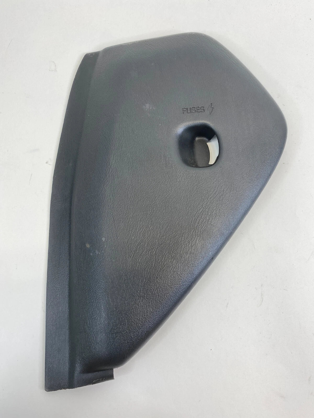 2000-2005 CHEVROLET MONTE CARLO LEFT FUSE BOX COVER DASH END PANEL 10405339 OEM