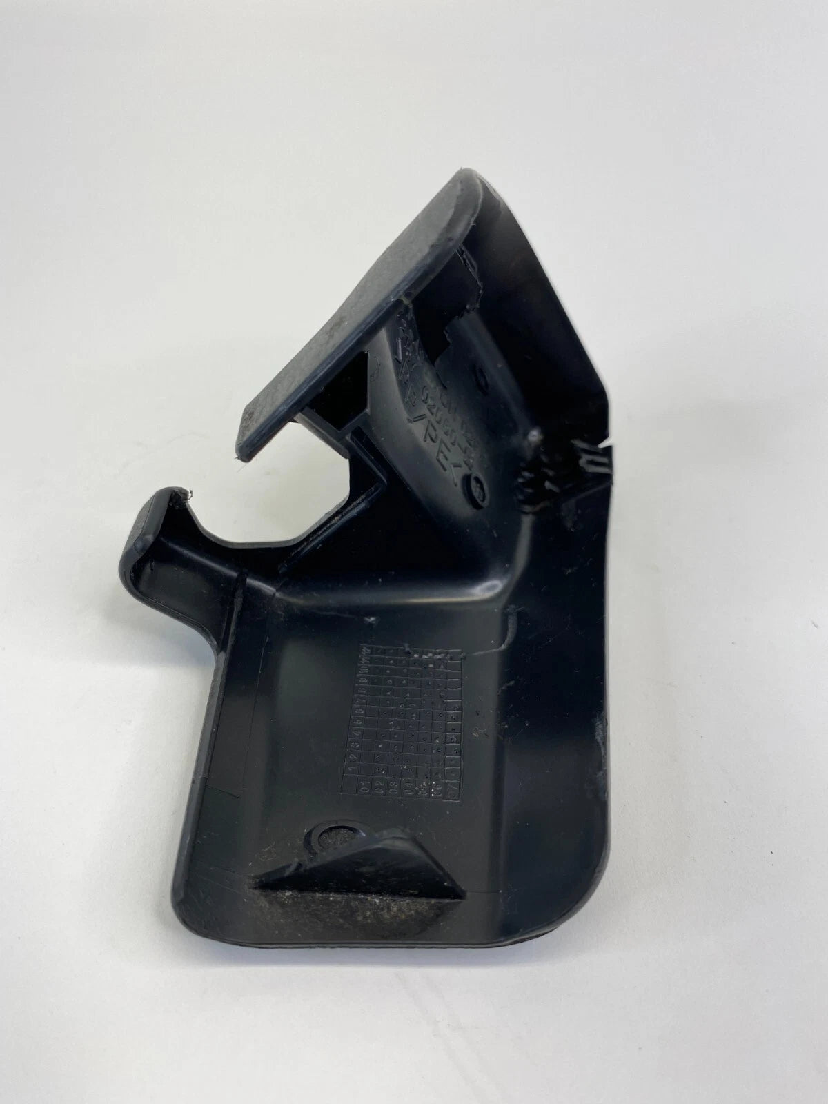 03-08 TOYOTA COROLLA FRONT RIGHT INNER SEAT TRACK END COVER TRIM 72157-02060-B