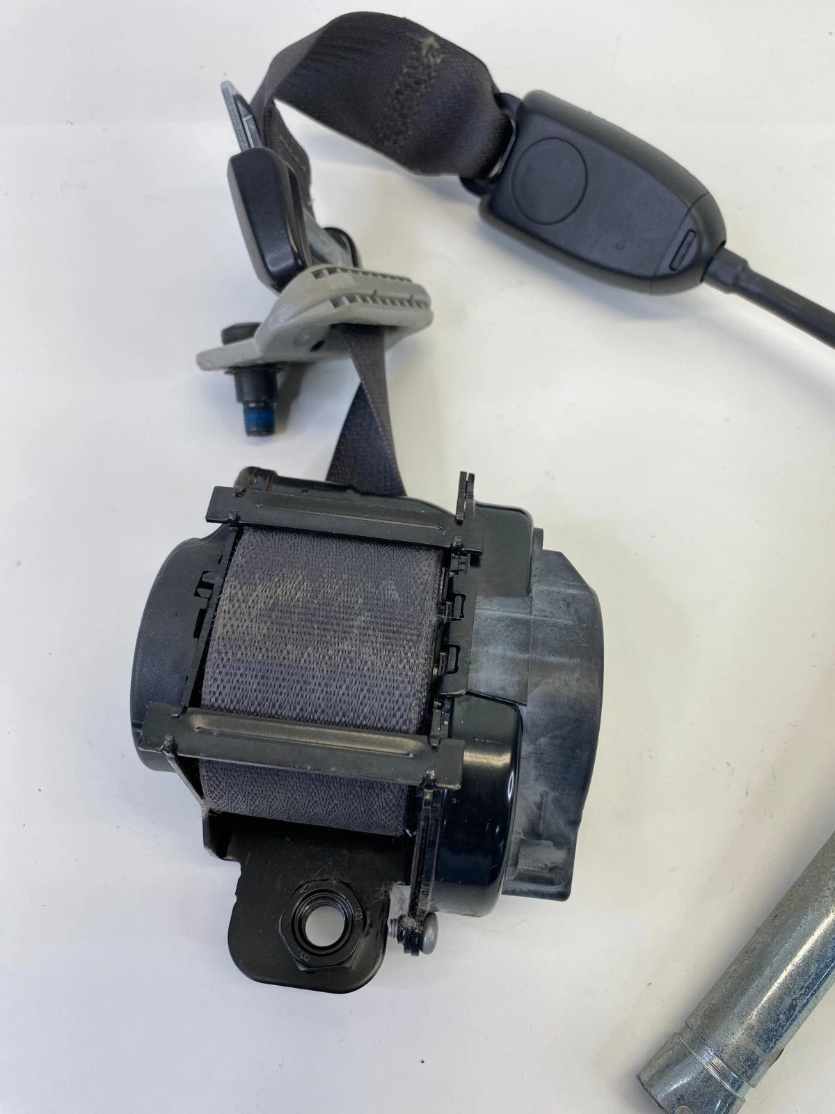 2011 2012 CHEVROLET MALIBU FRONT LEFT DRIVER SIDE SEAT BELT RETRACTOR 15903263