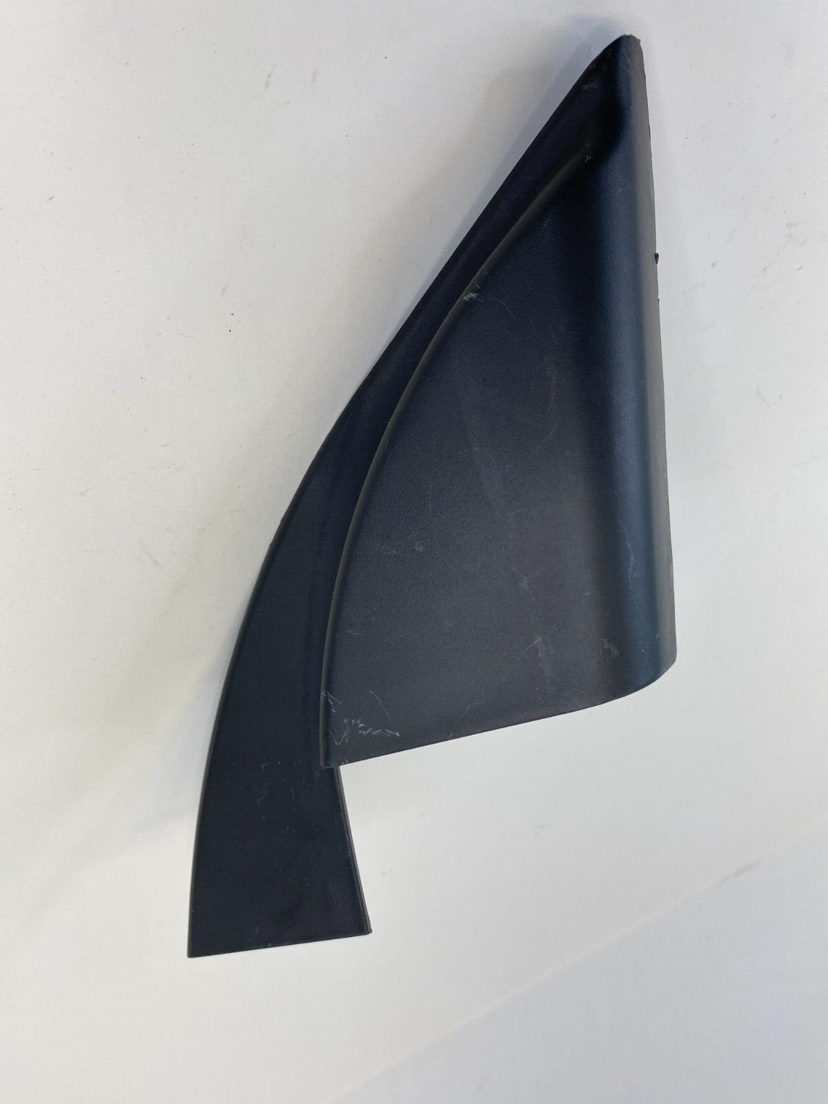 11-15 Hyundai Sonata Sedan Front Right Door Inner Corner Cover Trim 87660-3S000