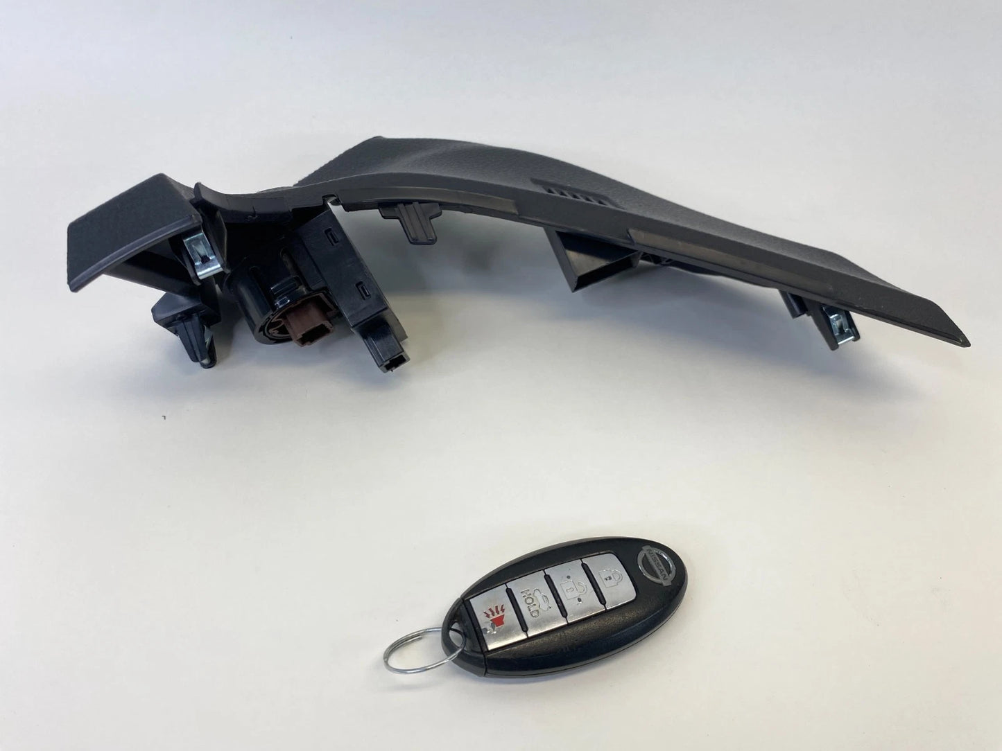 2013-2019 NISSAN SENTRA IGNITION START STOP SWITCH BEZEL KEY FOB OEM 68414-3SG1A