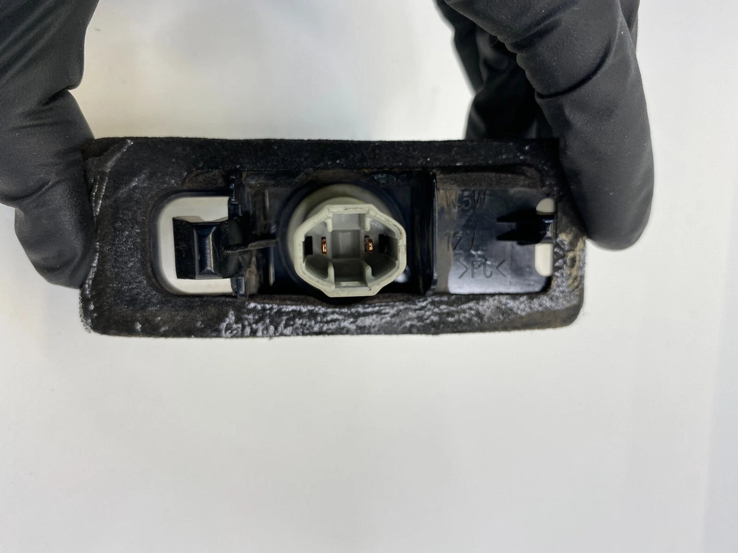 2009 2010 2011 2012 2013 TOYOTA MATRIX REAR LICENSE PLATE LIGHT LAMP E130551 OEM