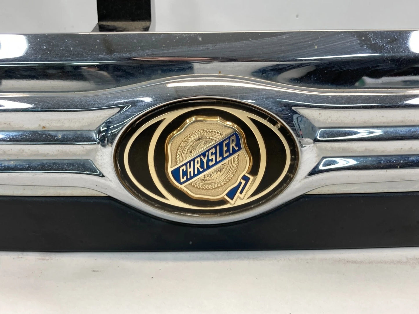 2008-2010 CHRYSLER TOWN & COUNTRY REAR LIFTGATE HANDLE MOLDING TRIM 05109538AC