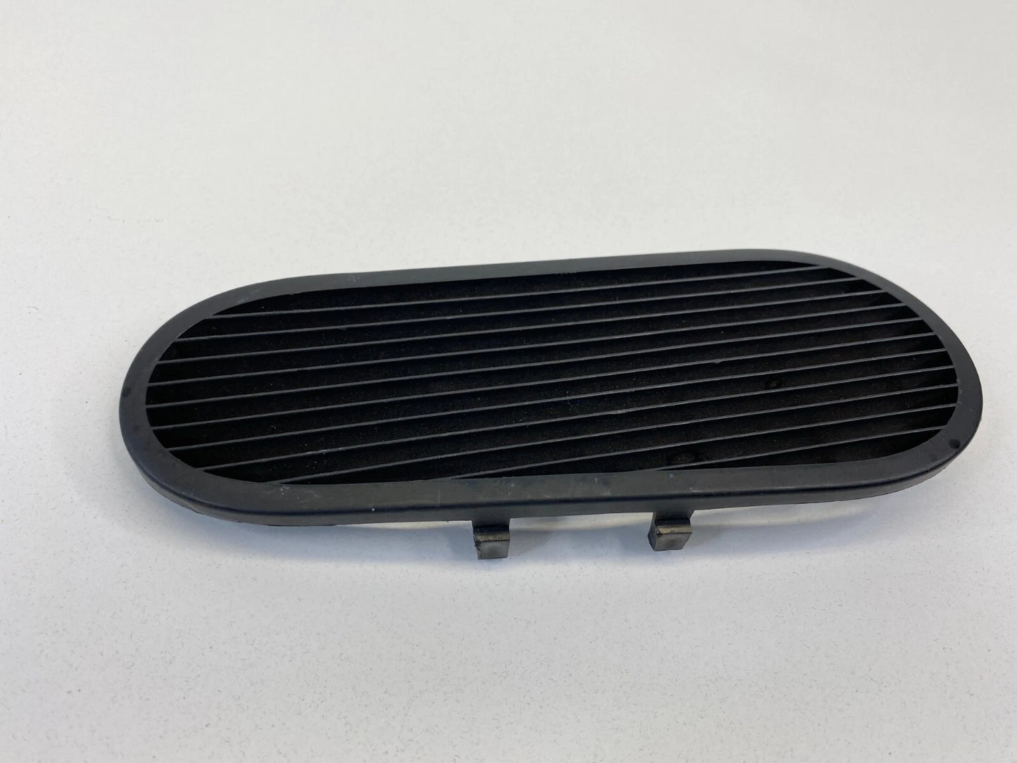 1998-2010 VOLKSWAGEN NEW BEETLE HATCHBACK TRUNK RIGHT SIDE SPEAKER COVER GRILLE
