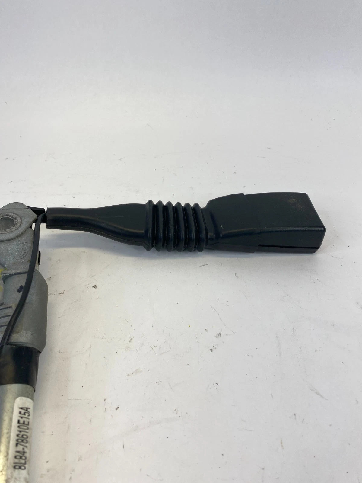 2008-2012 FORD ESCAPE FRONT LEFT DRIVER SEAT BELT BUCKLE 8L84-78610E15-A