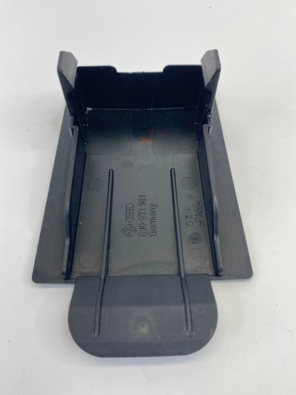 2013-2016 AUDI A4 FRONT RIGHT FLOOR SEAT WIRING CONNECTOR CAP CAVER 8J0971981