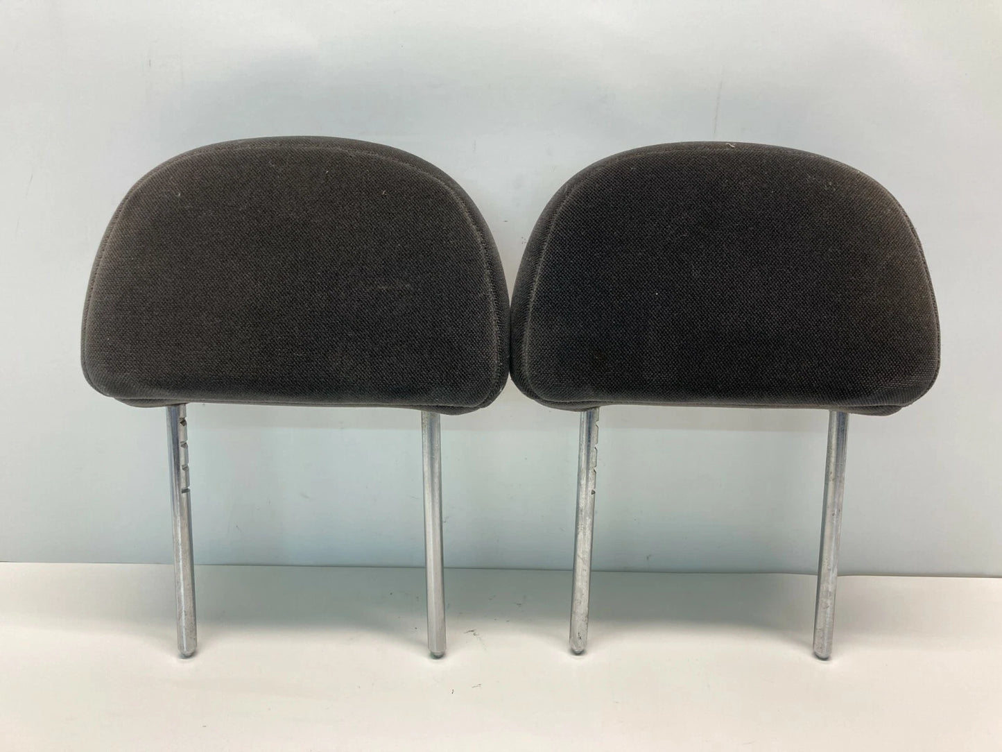 2002-2005 FORD EXPLORER FRONT LEFT & RIGHT SEAT HEADREST HEAD REST SET OEM