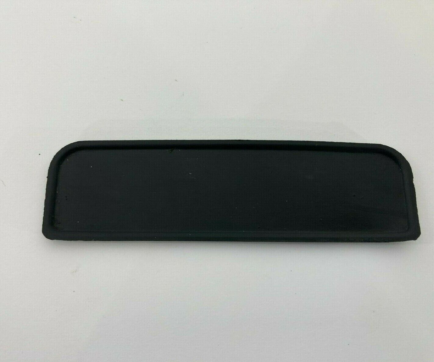 2003-2008 Kia Sorento Front Right Passenger Side Pad Cover Trim Lid 93562-3E000