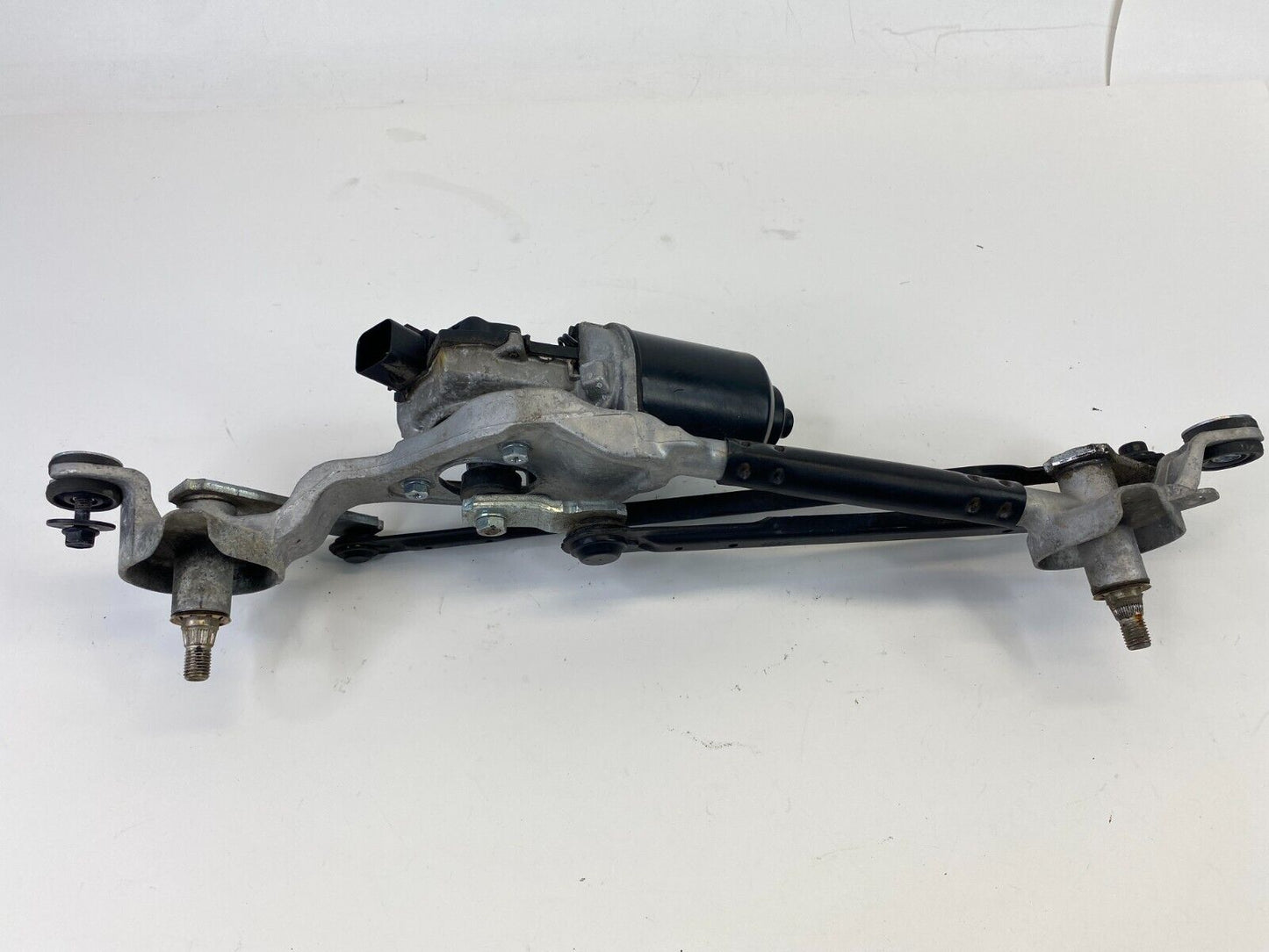 12-17 Hyundai Accent Front Windshield Wiper Linkage & Wiper Motor 981101R000 OEM