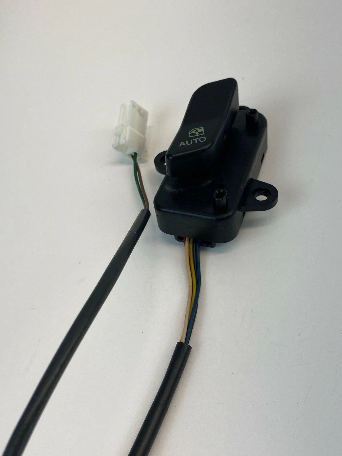 2004 2005 2006 KIA AMANTI REAR LEFT SIDE DOOR WINDOW CONTROL SWITCH BUTTON OEM