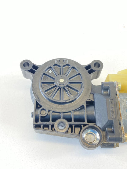 00-05 CHEVROLET IMPALA FRONT RIGHT PASSENGER SIDE DOOR WINDOW MOTOR CM090940B