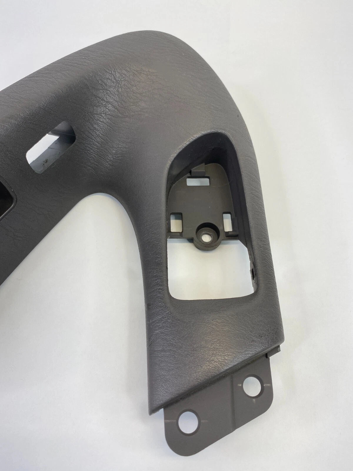 1998-2005 LEXUS GS300 FRONT RIGHT DOOR GRIP HANDLE BEZEL TRIM 74231-30300 OEM