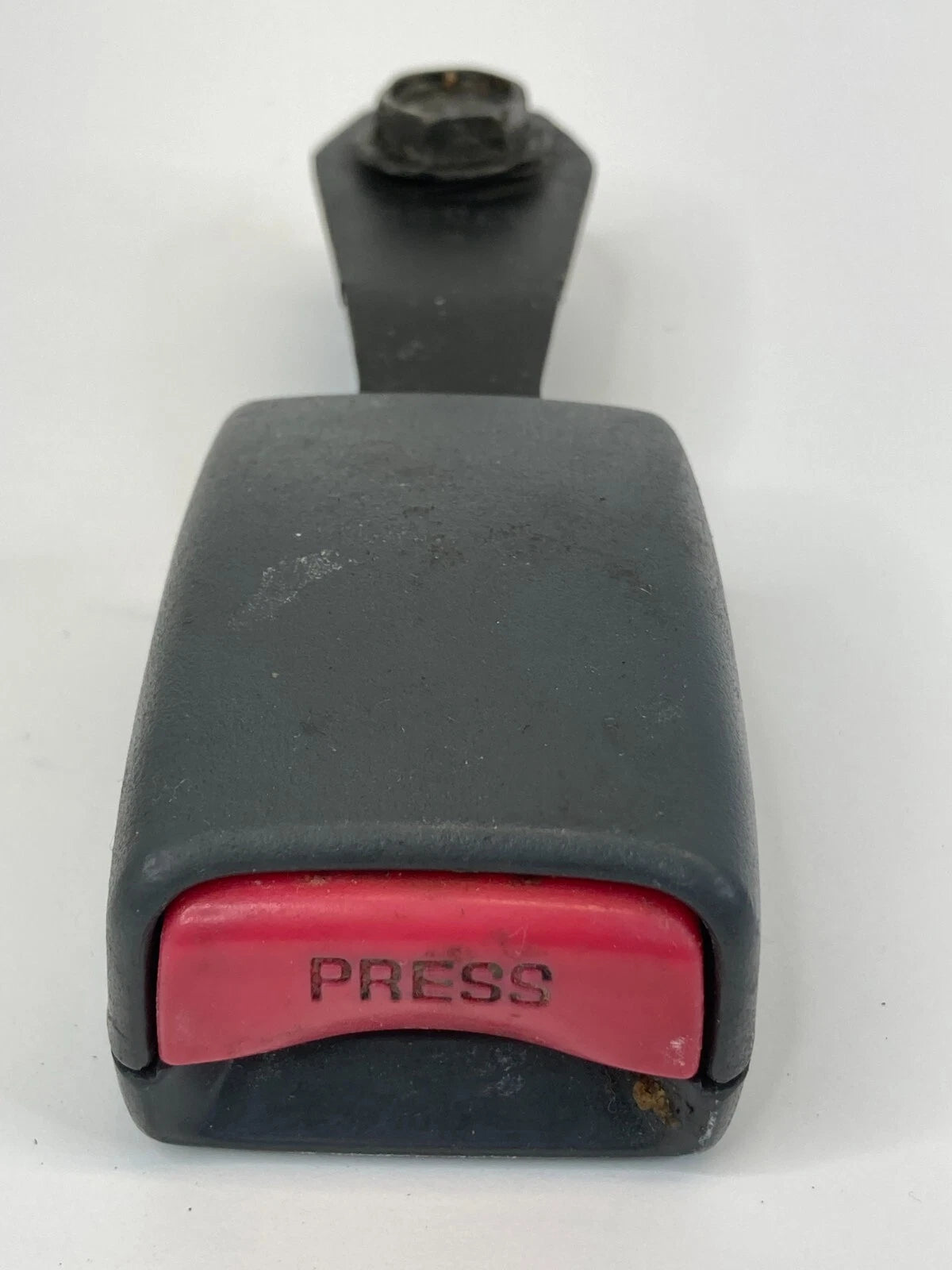 2000-2004 MITSUBISHI MONTERO SPORT FRONT RIGHT PASSENGER SIDE SEAT BELT BUCKLE