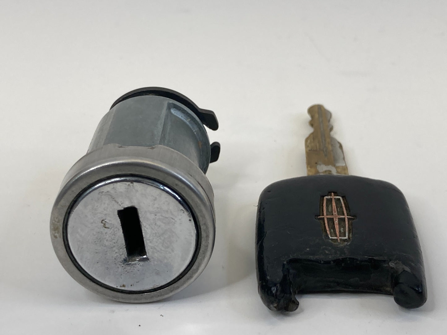 2003-2006 Lincoln Navigator 5.4L V8 A/T Ignition Switch Lock Cylinder W/ Key OEM