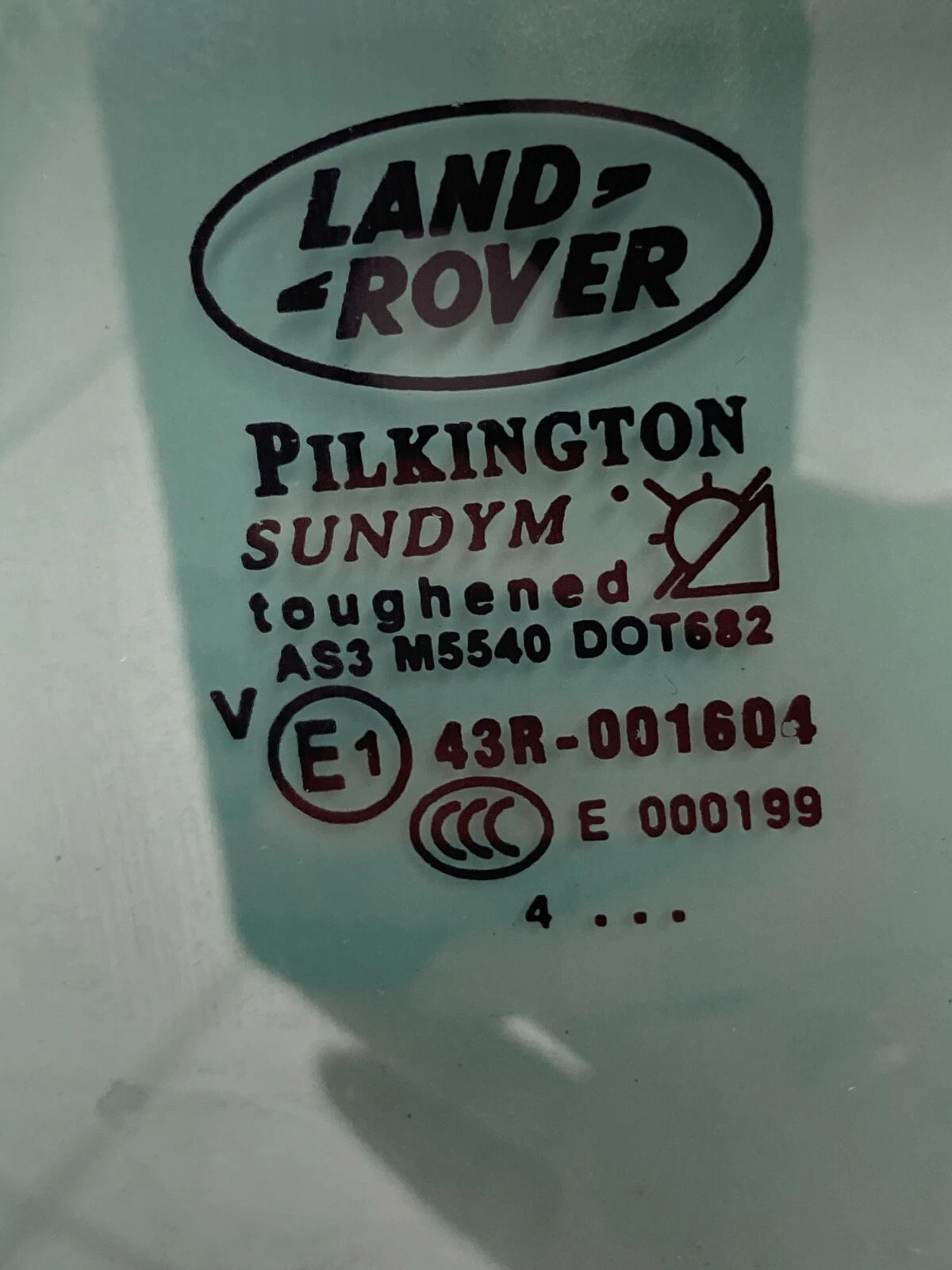 2002-2005 LAND ROVER FREELANDER REAR RIGHT SIDE DOOR VENT GLASS E143R-001604 OEM