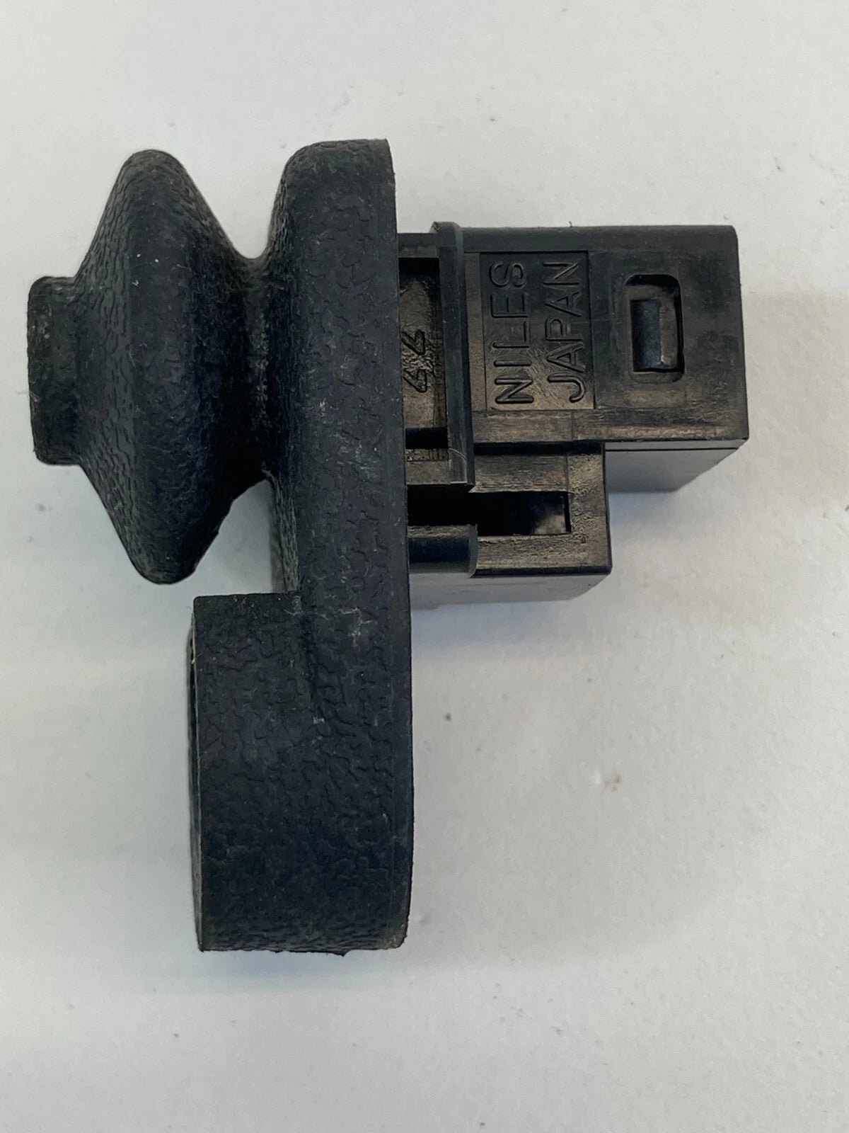 08-11 NISSAN ROGUE FRONT RIGHT PASSENGER DOOR COURTESY LIGHT AJAR JAMB SWITCH