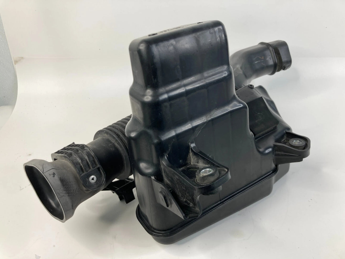 10 11 TOYOTA PRIUS AIR INTAKE RESONATOR BOX CLEANER ASSEMBLY 17750-37010 OEM