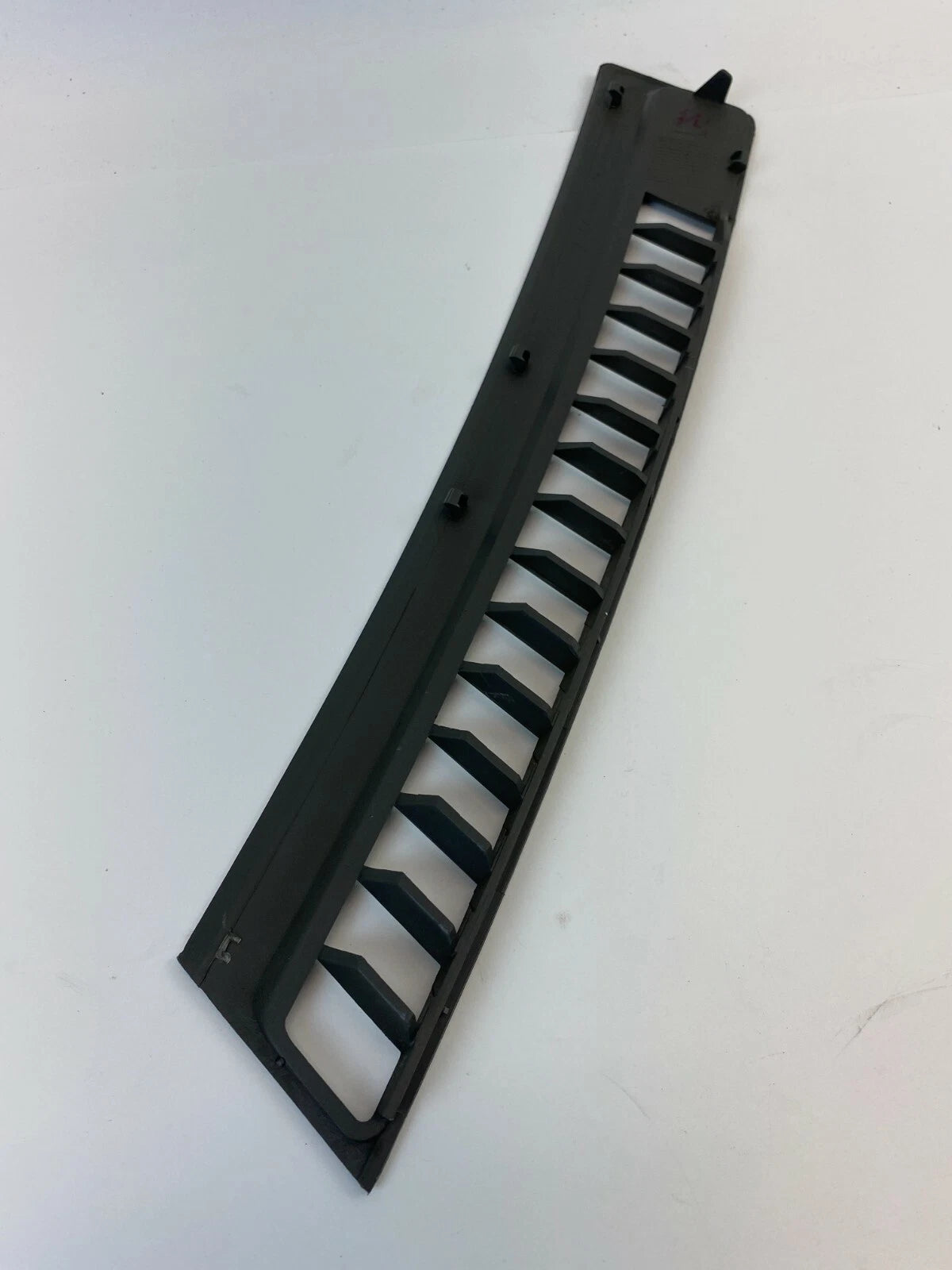 2005-2007 JEEP GRAND CHEROKEE UPPER RIGHT DASH DEFROST GARNISH VENT COVER TRIM