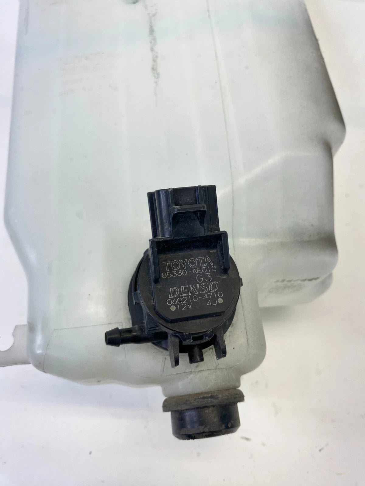 2005-2016 TOYOTA TACOMA WINDSHIELD WASHER RESERVOIR BOTTLE TANK 85330-AE010 OEM