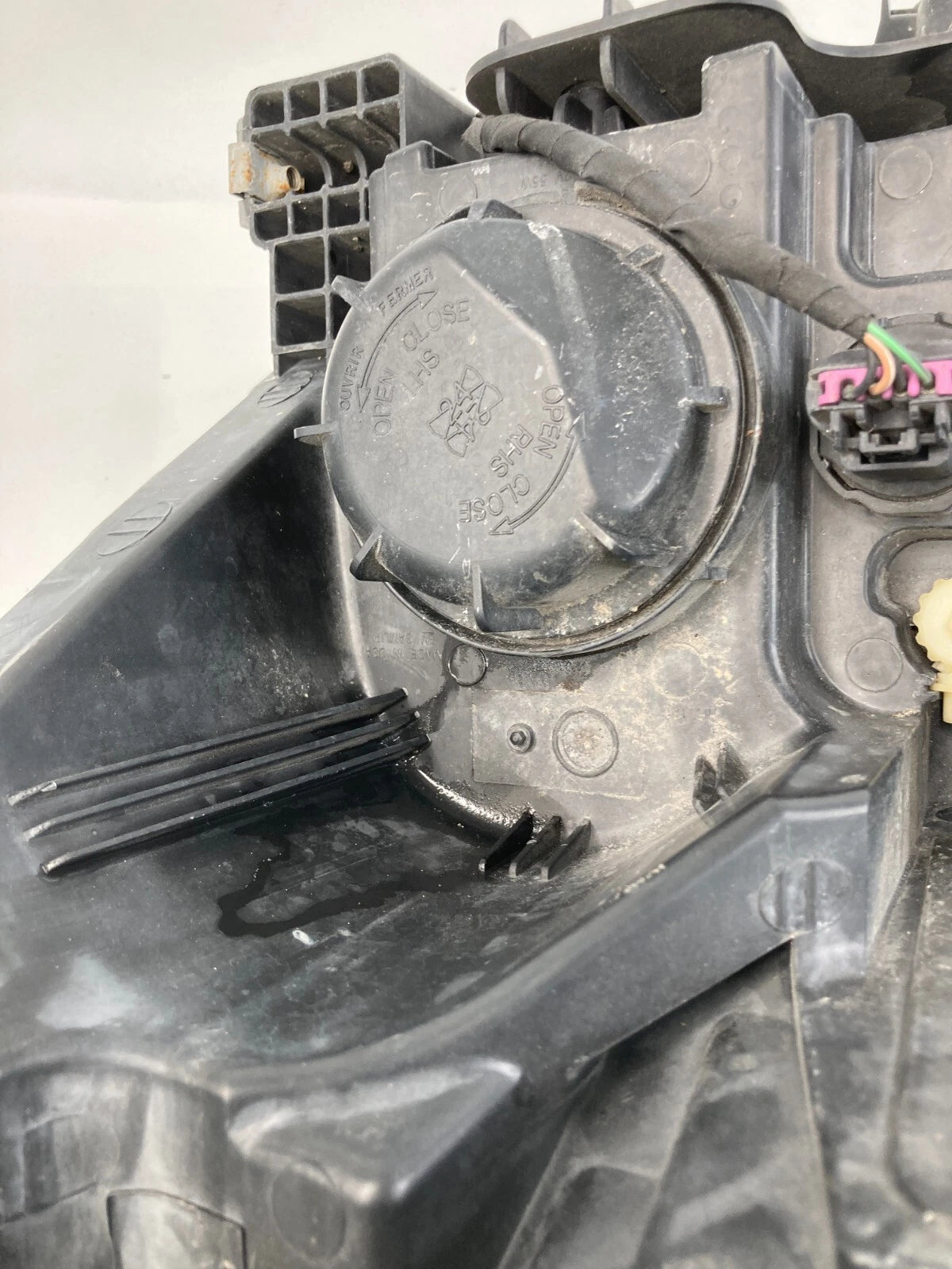 2009-2012 CHEVROLET TRAVERSE RIGHT PASSENGER SIDE HEADLIGHT HEADLAMP 20840410