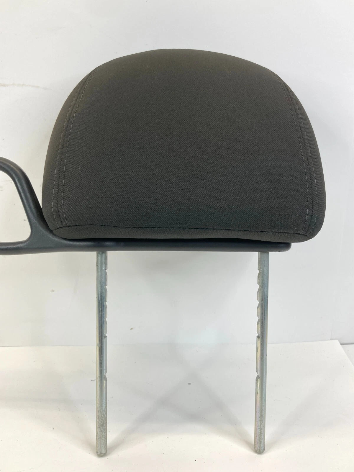 2005 CHRYSLER PT CRUISER FRONT LEFT DRIVER SIDE SEAT HEADREST CUSHIONED UNIT OEM