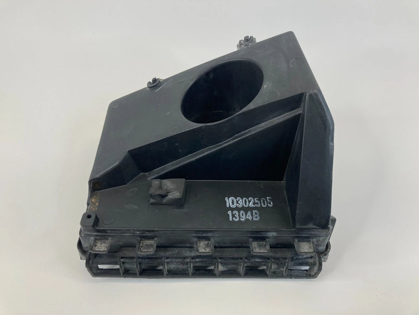 2003-2005 BUICK CENTURY 3.1L V6 AIR INTAKE CLEANER BOX UPPER HOUSING COVER