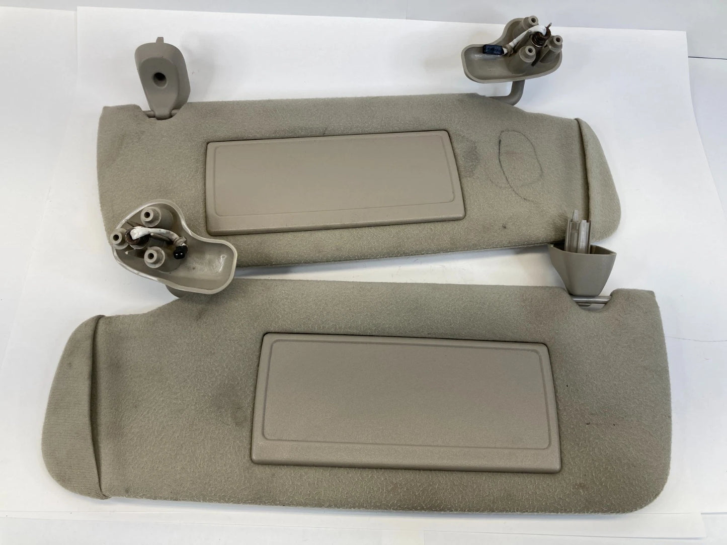 2003-2006 TAHOE YUKON ESCALADE LEFT & RIGHT SUNVISOR SUN VISOR SET CLOTH OEM