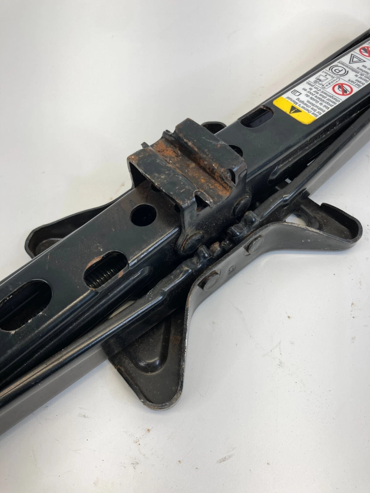 2002-2010 SATURN VUE SPARE TIRE LUG NUT WRENCH JACK HOIST ASSEMBLY 13500018 OEM