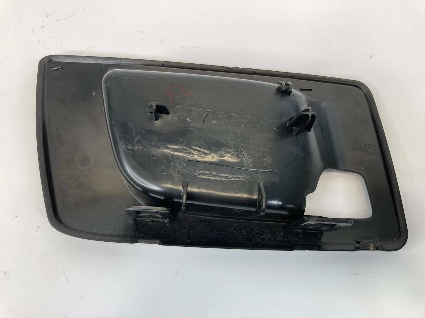 03-07 CADILLAC CTS REAR LEFT SIDE INTERIOR DOOR HANDLE BEZEL TRIM 25752965 OEM