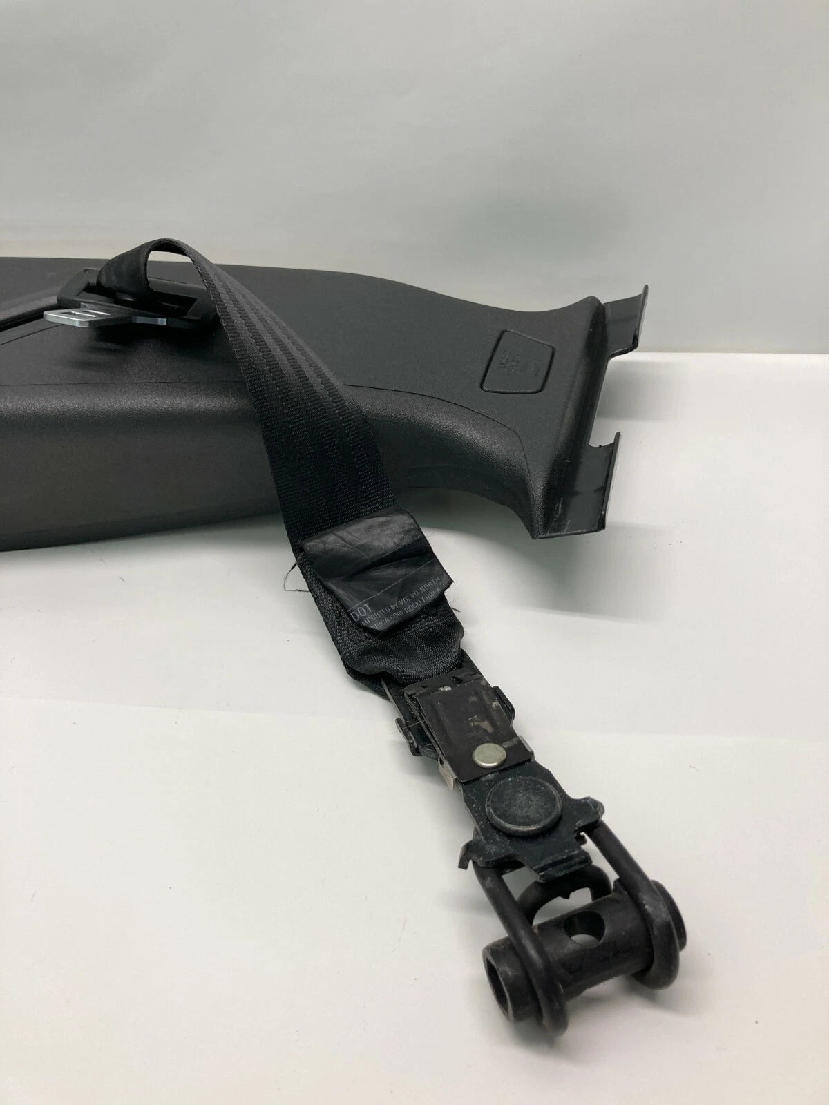 2004-2011 VOLVO S40 V50 LEFT CENTER UPPER PILLAR TRIM SEAT BELT PANEL 9486845