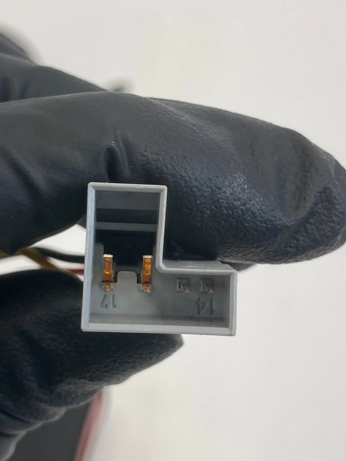 2009-2013 TOYOTA COROLLA SEDAN FRONT RIGHT SIDE SEAT BELT BUCKLE PRETENSIONER