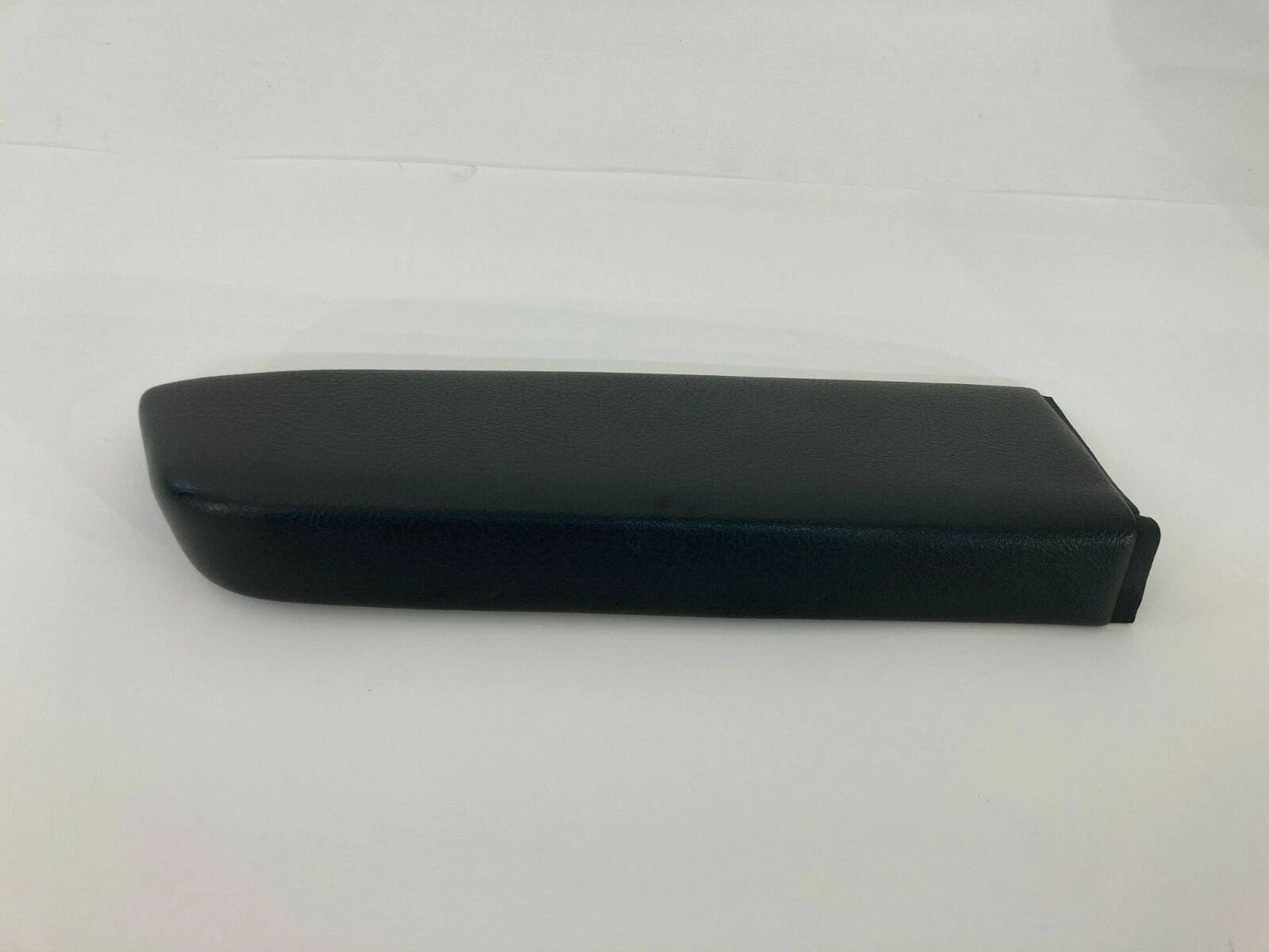 2003 KIA SORENTO REAR LEFT DRIVER SIDE DOOR PANEL ARMREST ARM REST OEM