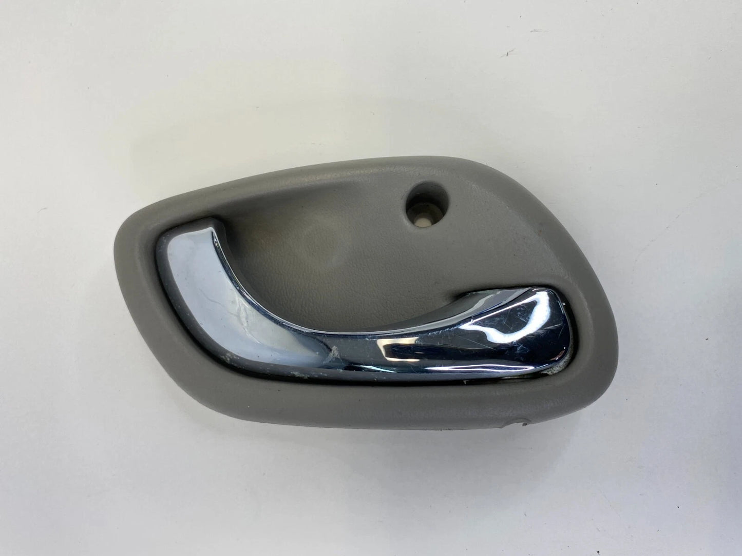 2003-2006 SUZUKI XL-7 REAR RIGHT PASSENGER SIDE DOOR INTERIOR DOOR HANDLE OEM