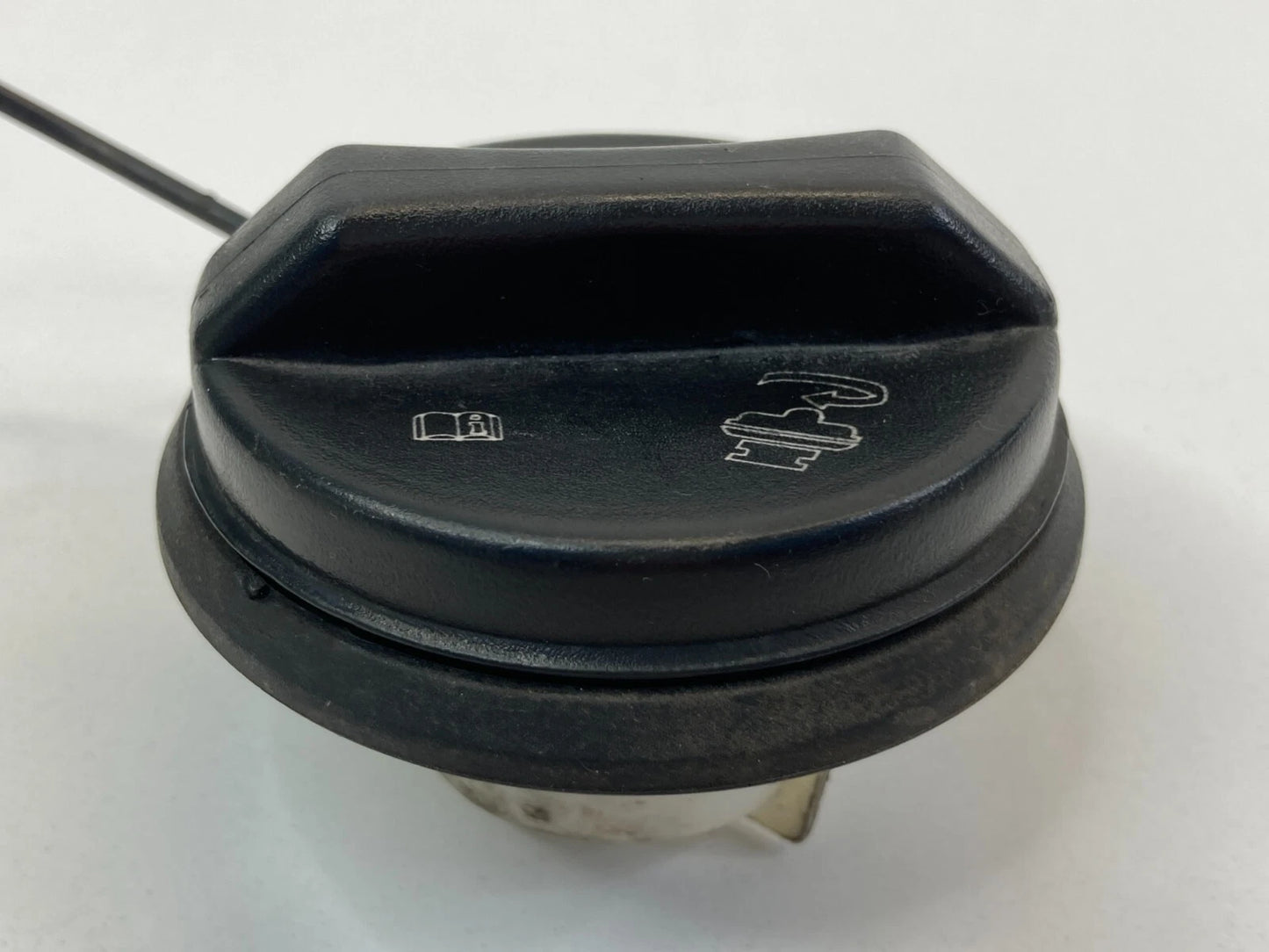 2005-2010 PONTIAC G6 SEDAN FUEL FILLER DOOR TANK CAP GAS LID COVER OEM