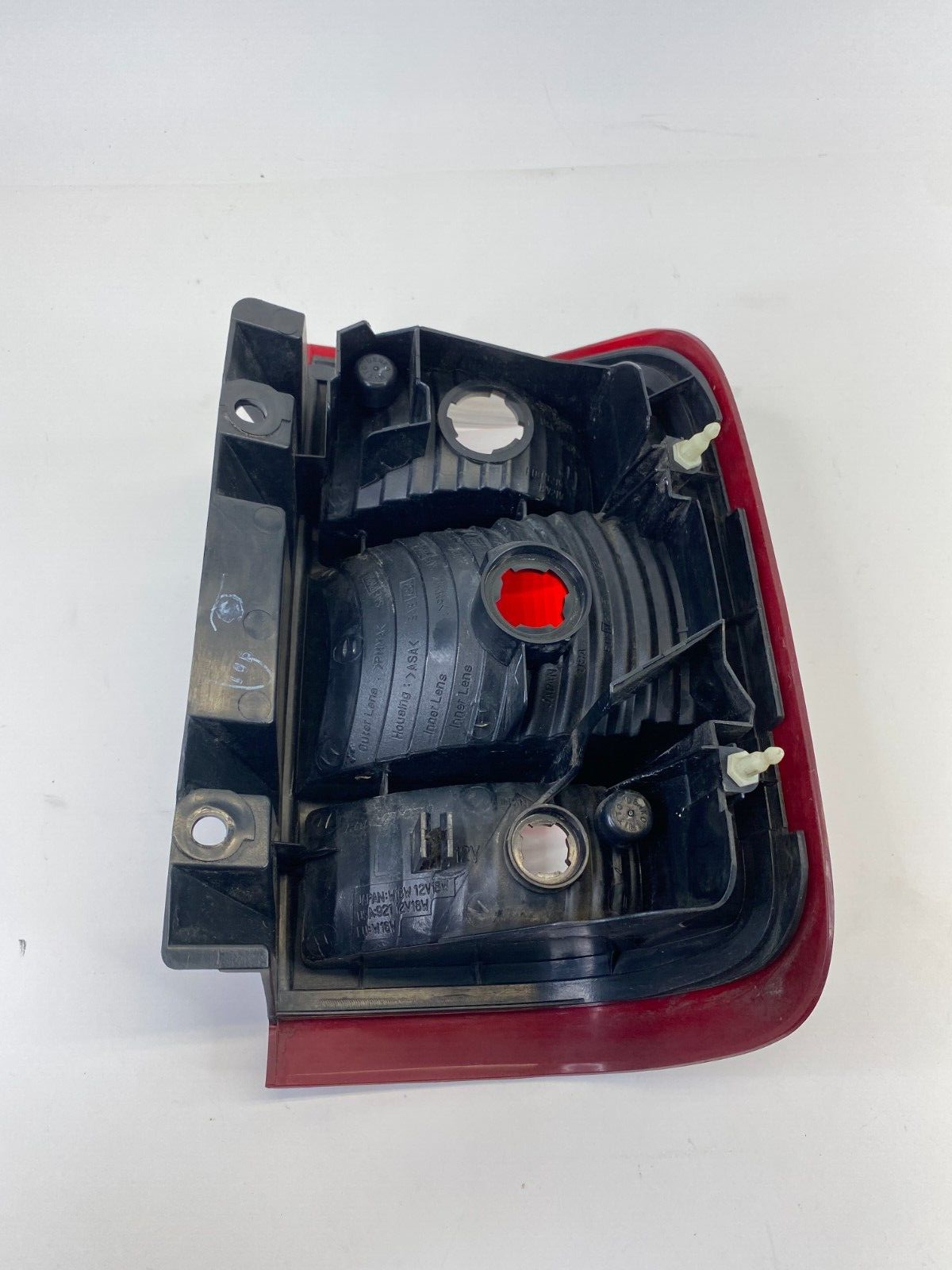 1999-2004 Nissan Pathfinder Rear Left Driver Side Tail Light Taillight Lamp Assy