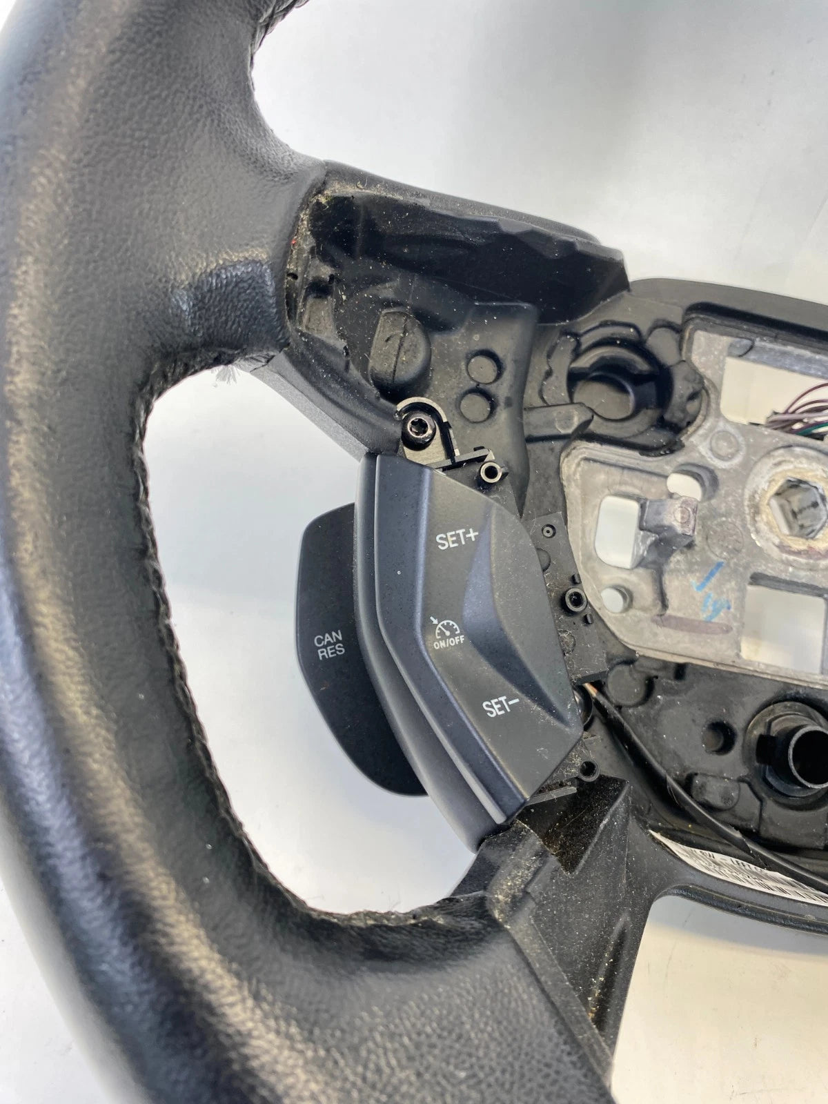 2013-2016 FORD ESCAPE STEERING WHEEL W/ CRUISE CONTROL SWITCH ASSY OEM