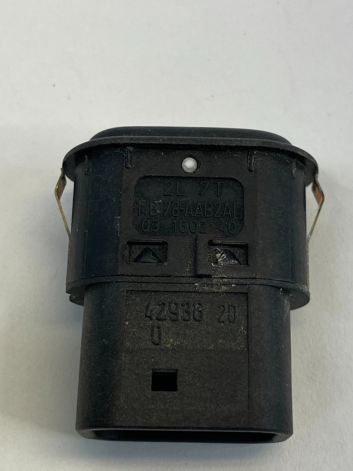 2002-2006 LINCOLN NAVIGATOR FRONT LEFT SEAT LUMBAR CONTROL SWITCH 2L7T-14B178-AA