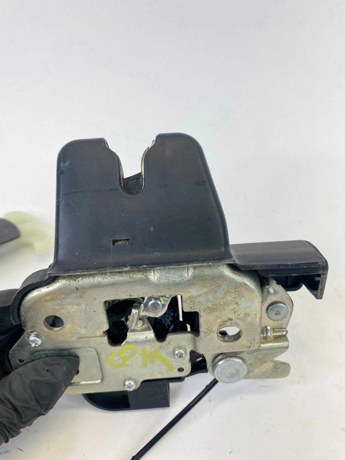 07 08 INFINITI G35 SEDAN RR TRUNK LID POWER LOCK LATCH RELEASE ACTUATOR ASSY OEM