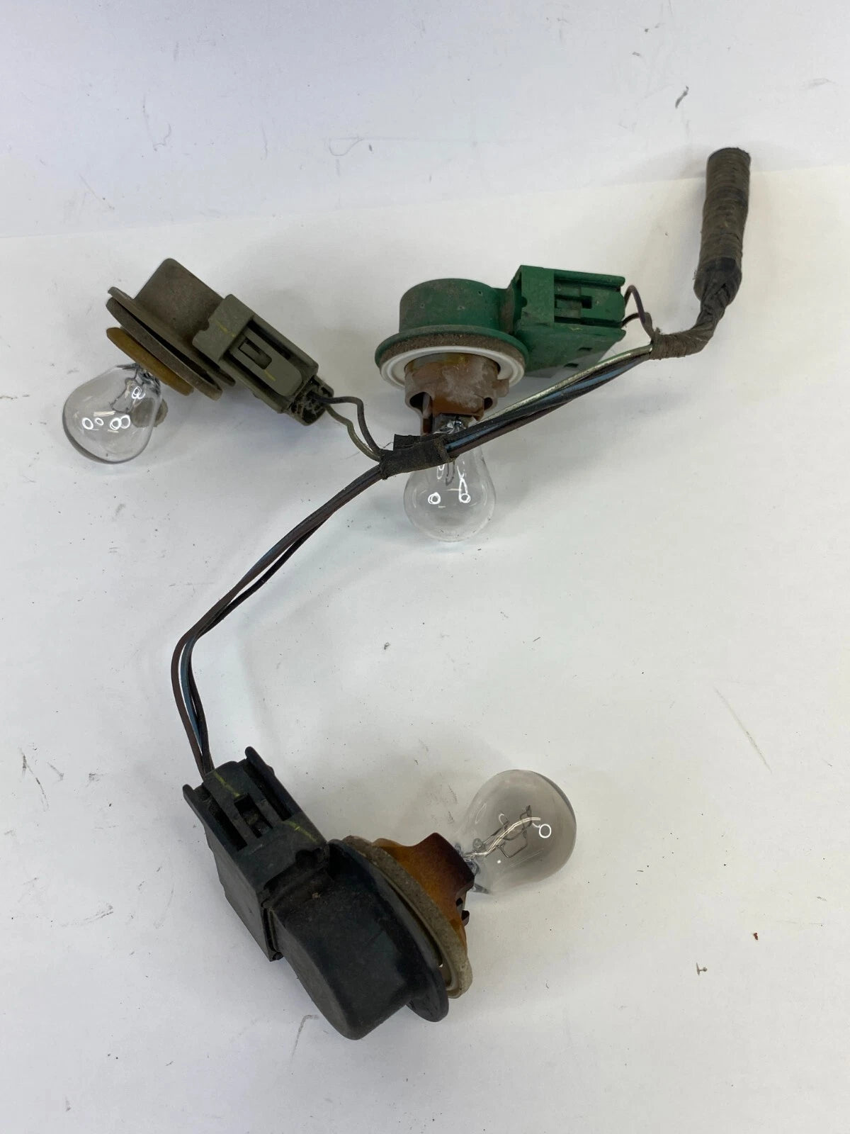 2008-2012 FORD ESCAPE REAR TAIL LIGHT TAILLIGHT TAILLAMP WIRE WIRING HARNESS OEM