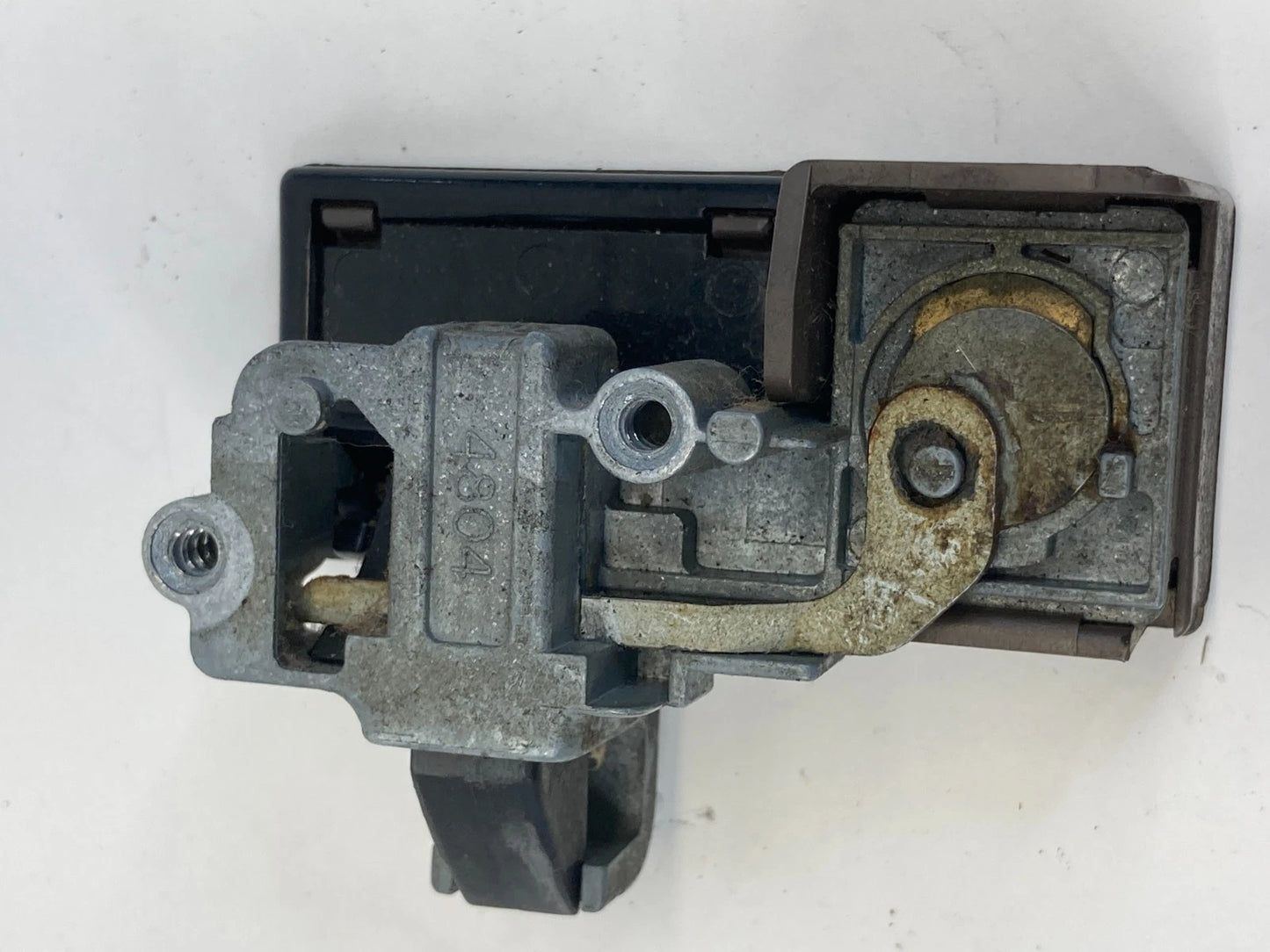 1996-2002 TOYOTA 4RUNNER GLOVE BOX STORAGE COMPARTMENT HANDLE LATCH MECHANISM