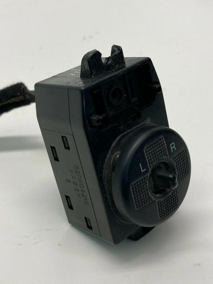2002-2005 KIA SEDONA FRONT LEFT DOOR POWER MIRROR CONTROL SWITCH 621W04210 OEM